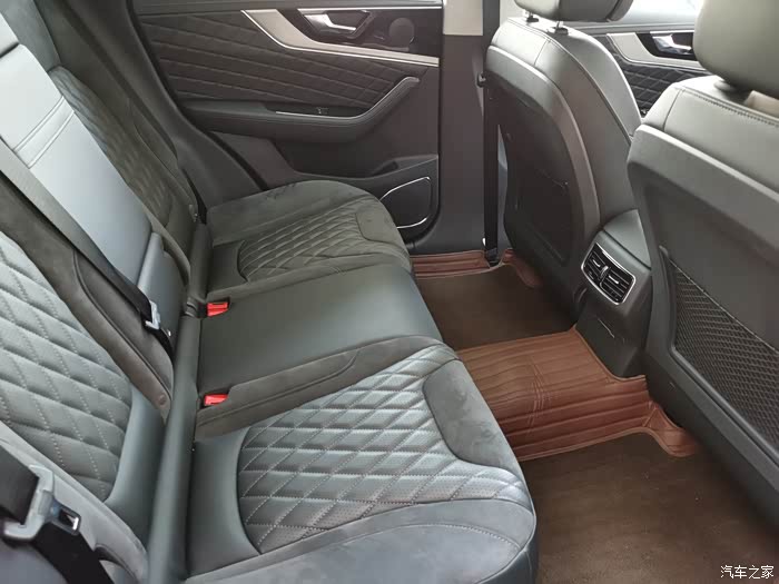 红旗hs5看车经历