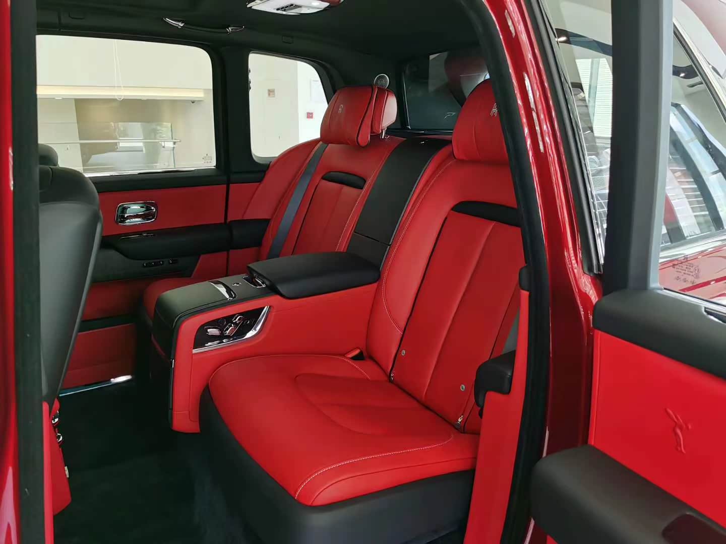 库里南红色看着好漂亮.