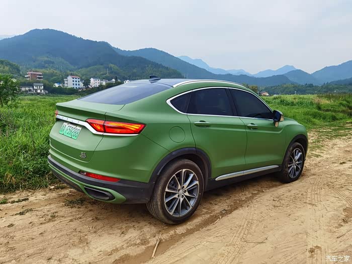 新换了个颜色哑光军绿