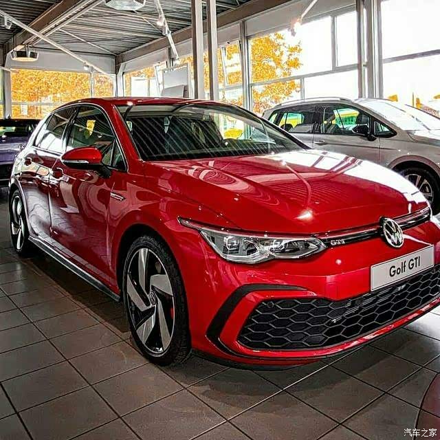 大众高尔夫gti红色的外观造型更加动感