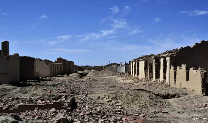 【图】青海戈壁滩发现一个无人小镇,曾经居住着几万人._上汽大通maxus