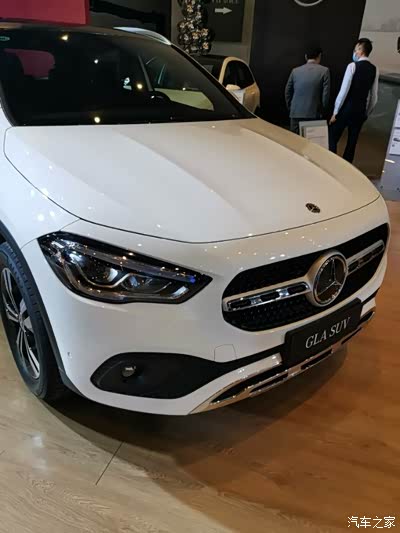 豪华品牌轿车奔驰gla200