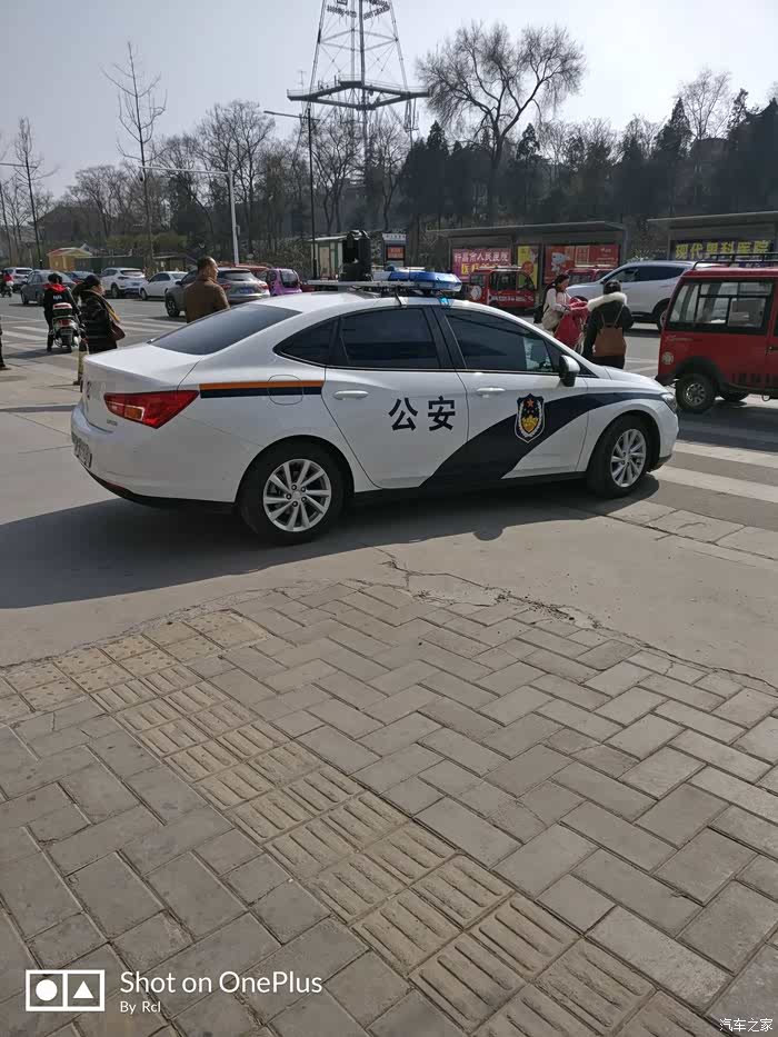 活捉一辆威朗警车