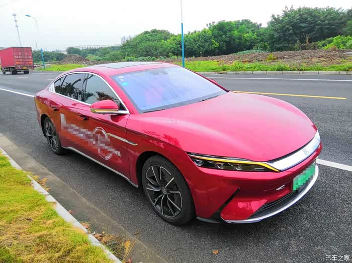 新鲜出炉看车加试驾比亚迪汉ev