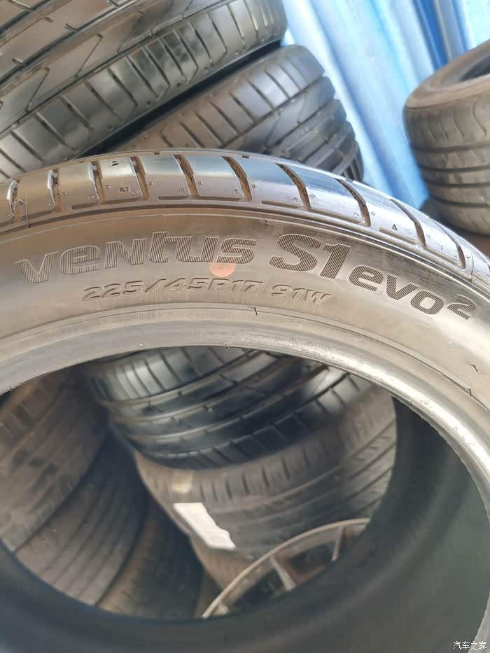 落地三天的韩泰k117四条2254517轮胎转让