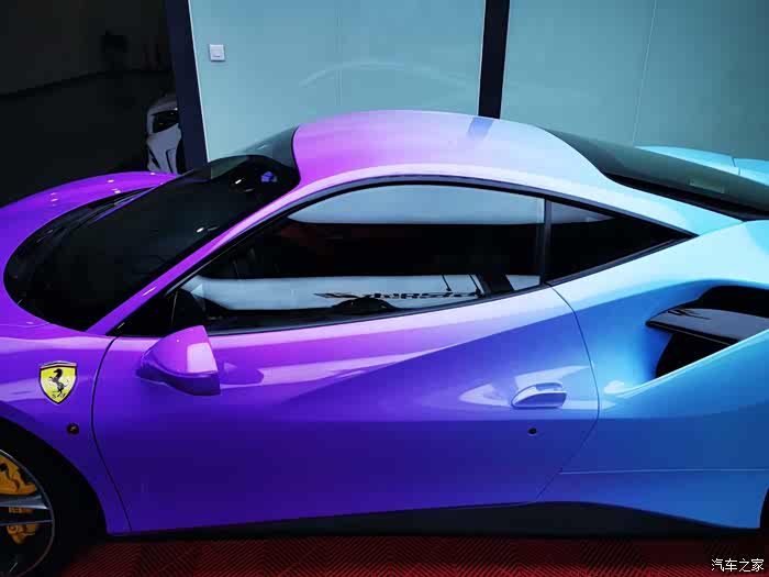 法拉利488渐变改色膜上车效果