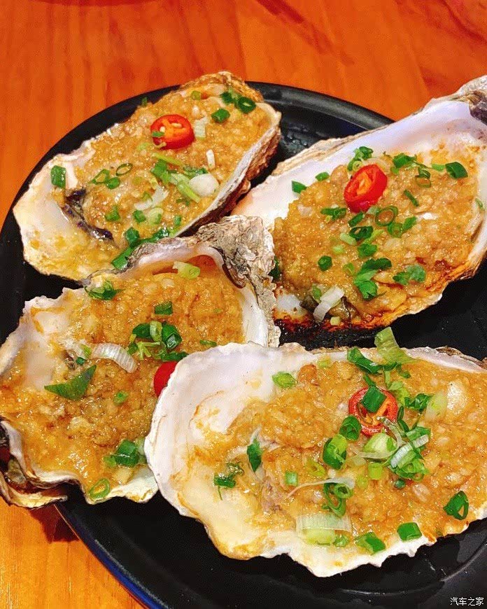 吃烧烤必点的烤生蚝