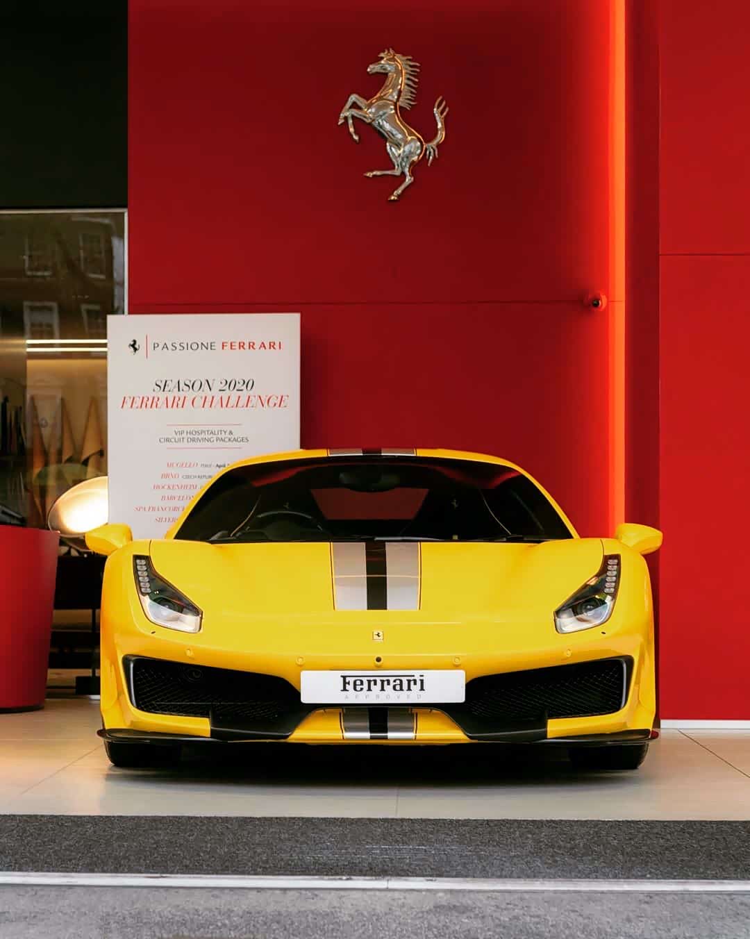 图 ferrari 488 pista,帅气!