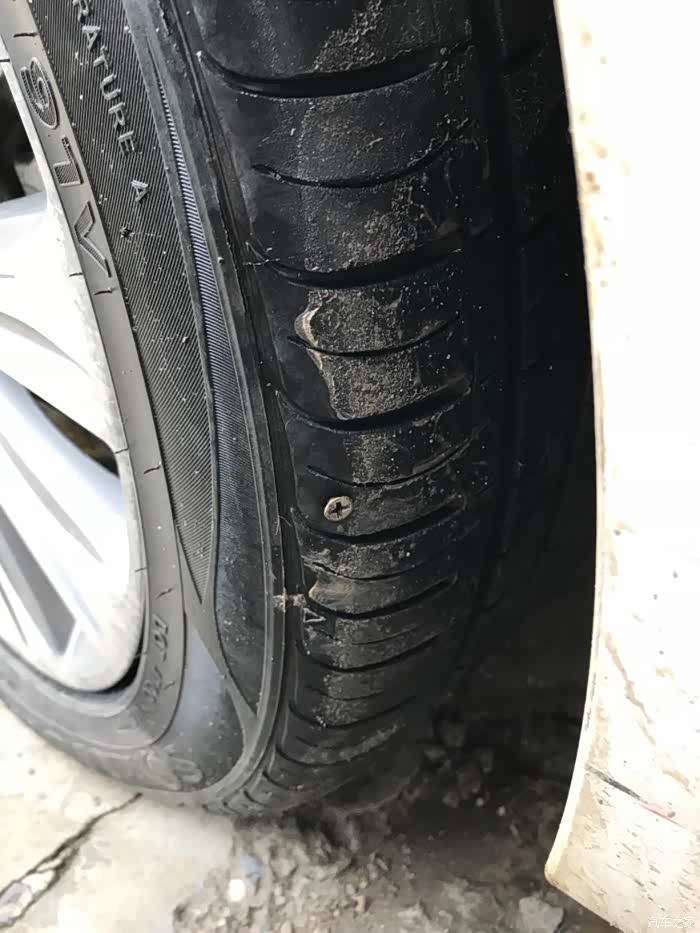 轮胎扎了一个钉子这样能补吗