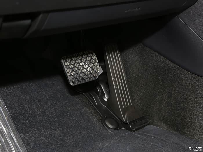 特斯拉调整为风琴式油门踏板会不会提高车主的驾驶信心