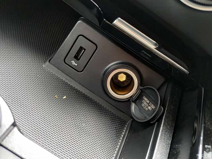 个usb接口,个12v电源接口