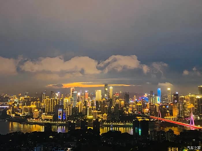 小沃xc40车玩秋名山观山城夜景晚上开车注意安全