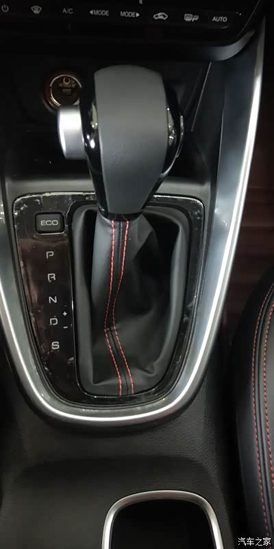 这就是全新的cvt 档位,eco 模式,而且还有手动模式.