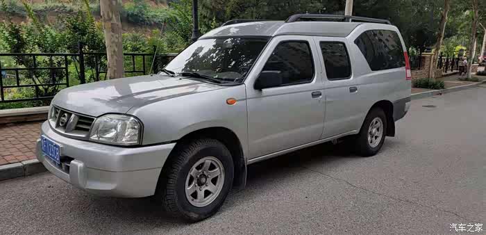 郑州日产尼桑np300d22皮卡多功能车七座24汽油陪你勇闯天涯