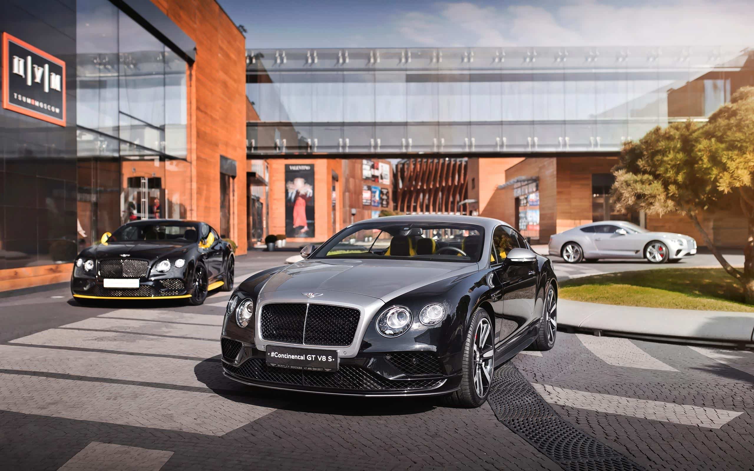 黑武士版本的宾利还是很霸气的.