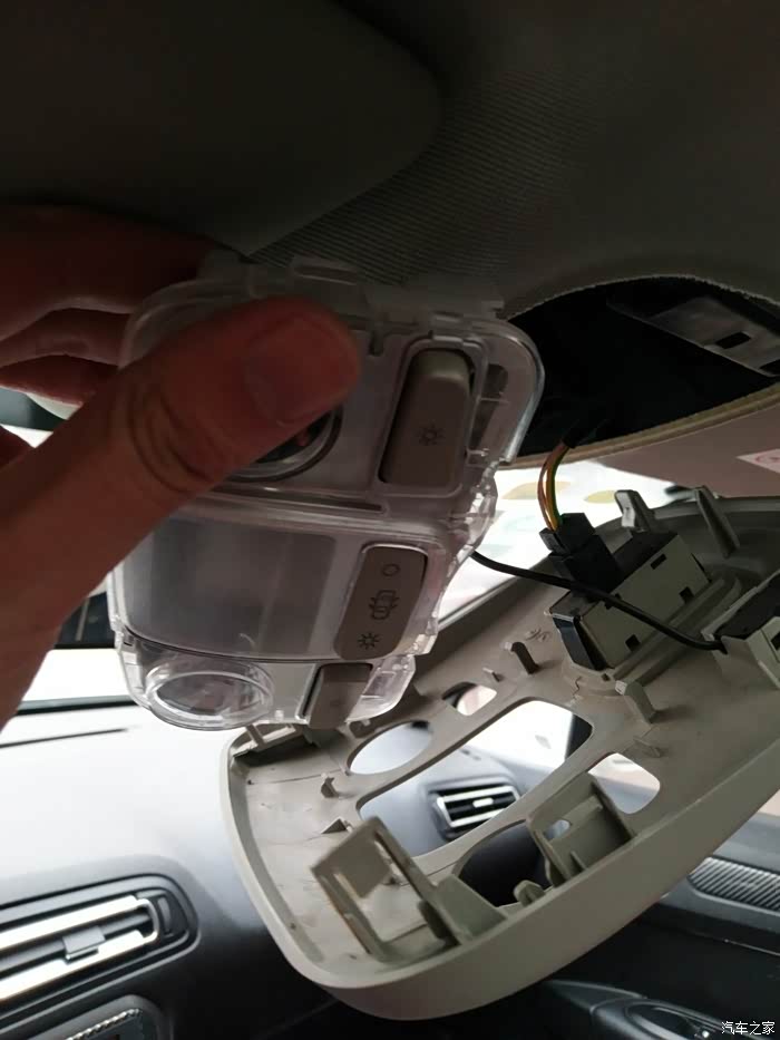 手动更换全车阅读led灯