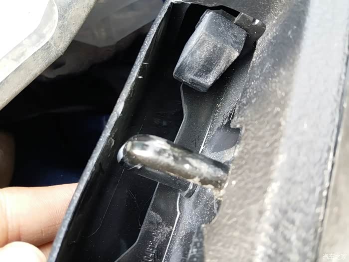 车友帮我看下这后备箱锁