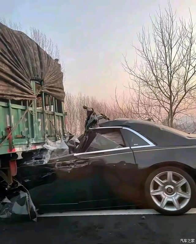 广州增城特斯拉失控致死事故细节曝光车主系统抢了我的方向盘