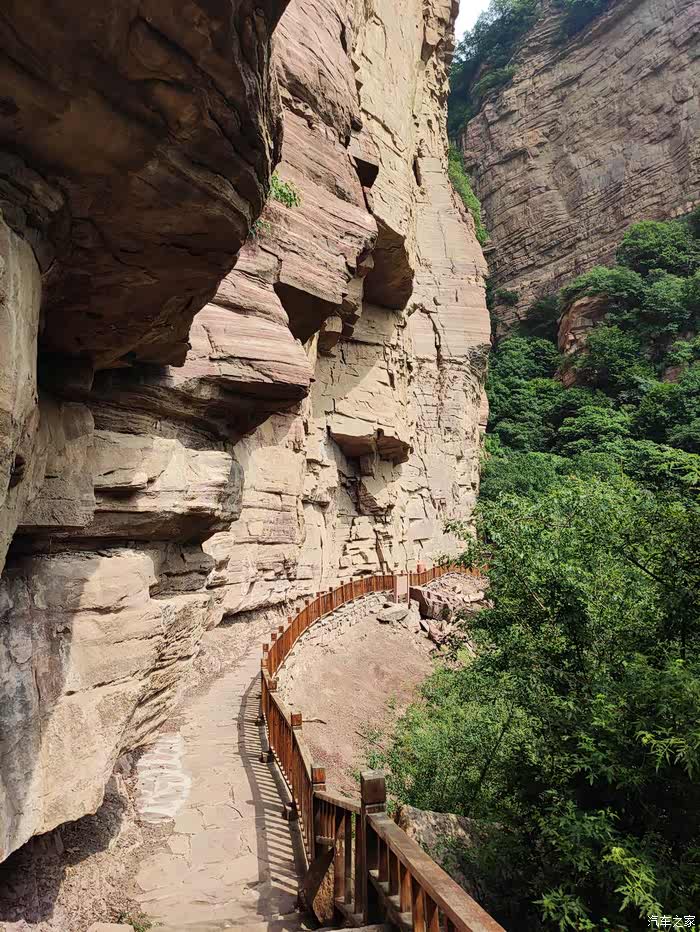 多彩六月嶂石岩风景之回音壁