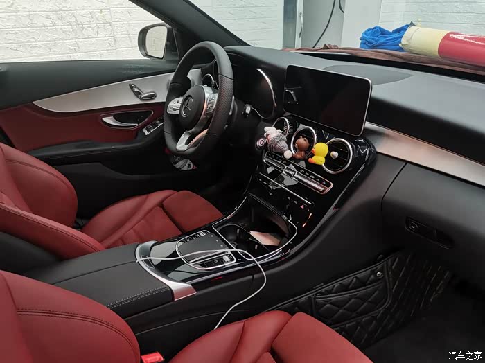 奔驰系列的小白奢华的内饰低调的外观分享c260的用车感受