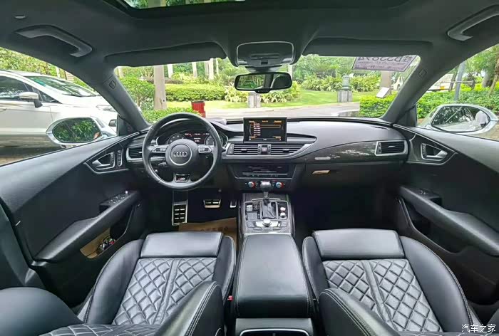 奥迪s7 中东版4.0t 时尚的外形,精致的内饰