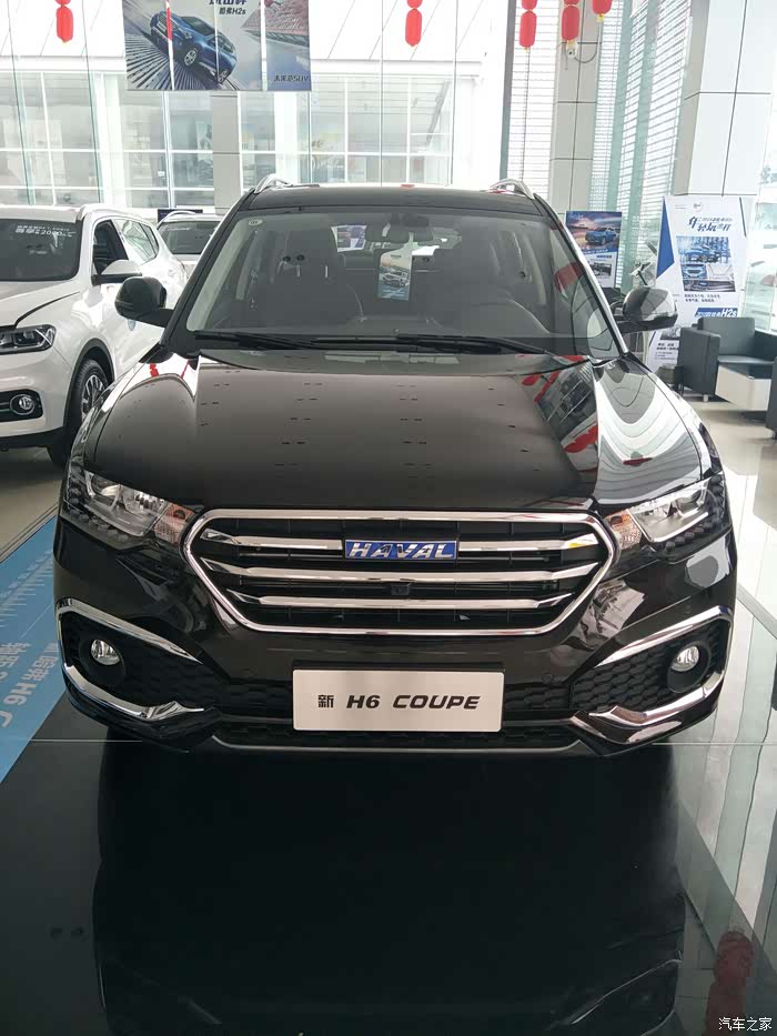 前脸16款h6coupe多了两个镀铬装饰条,看起来车身更宽,也较时尚