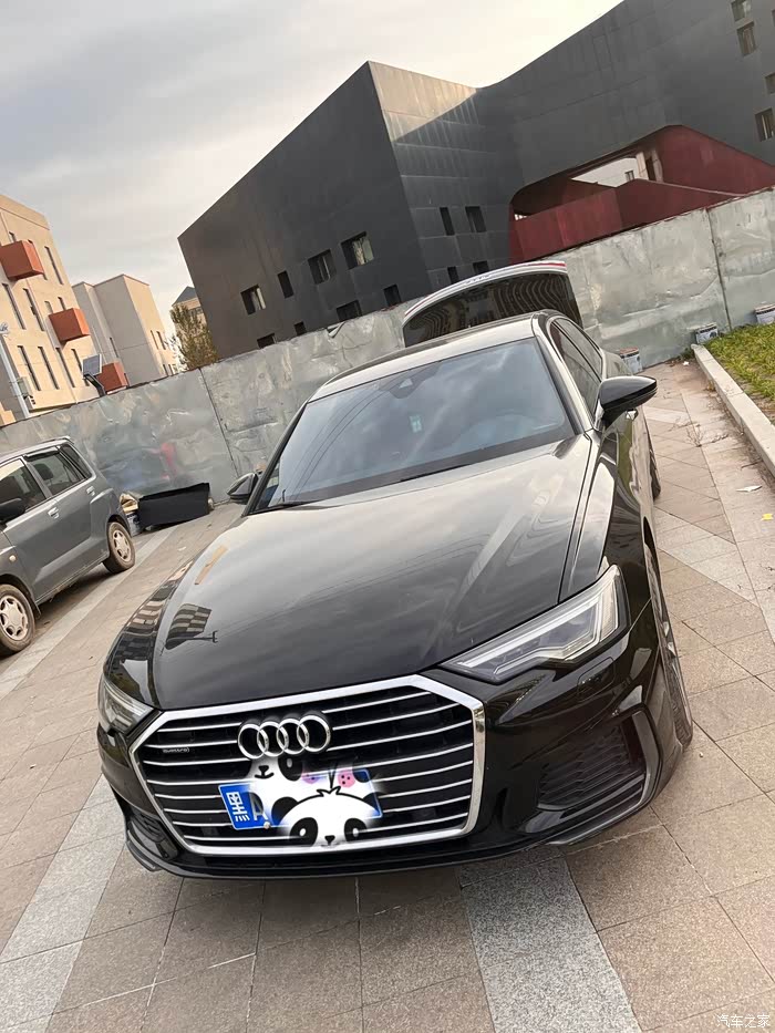 卖奥迪a6l21年车3万公里