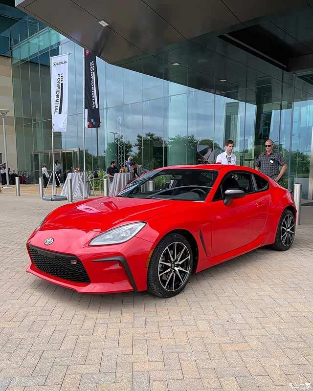 最强平民超跑 实拍全新一代丰田gr 86