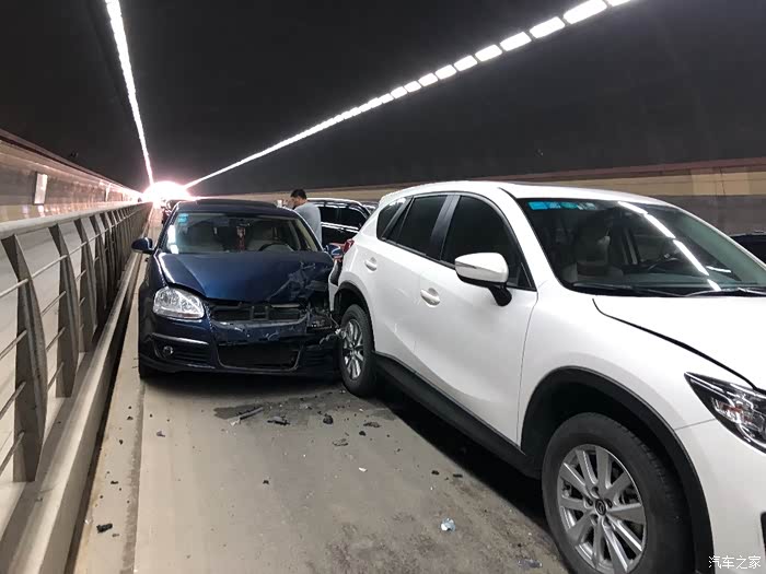 无妄之灾,三车追尾