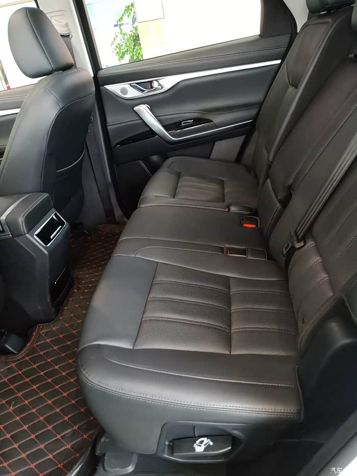 身宽体胖,大尺寸,大空间包容你所有的suv 长安全新cs95