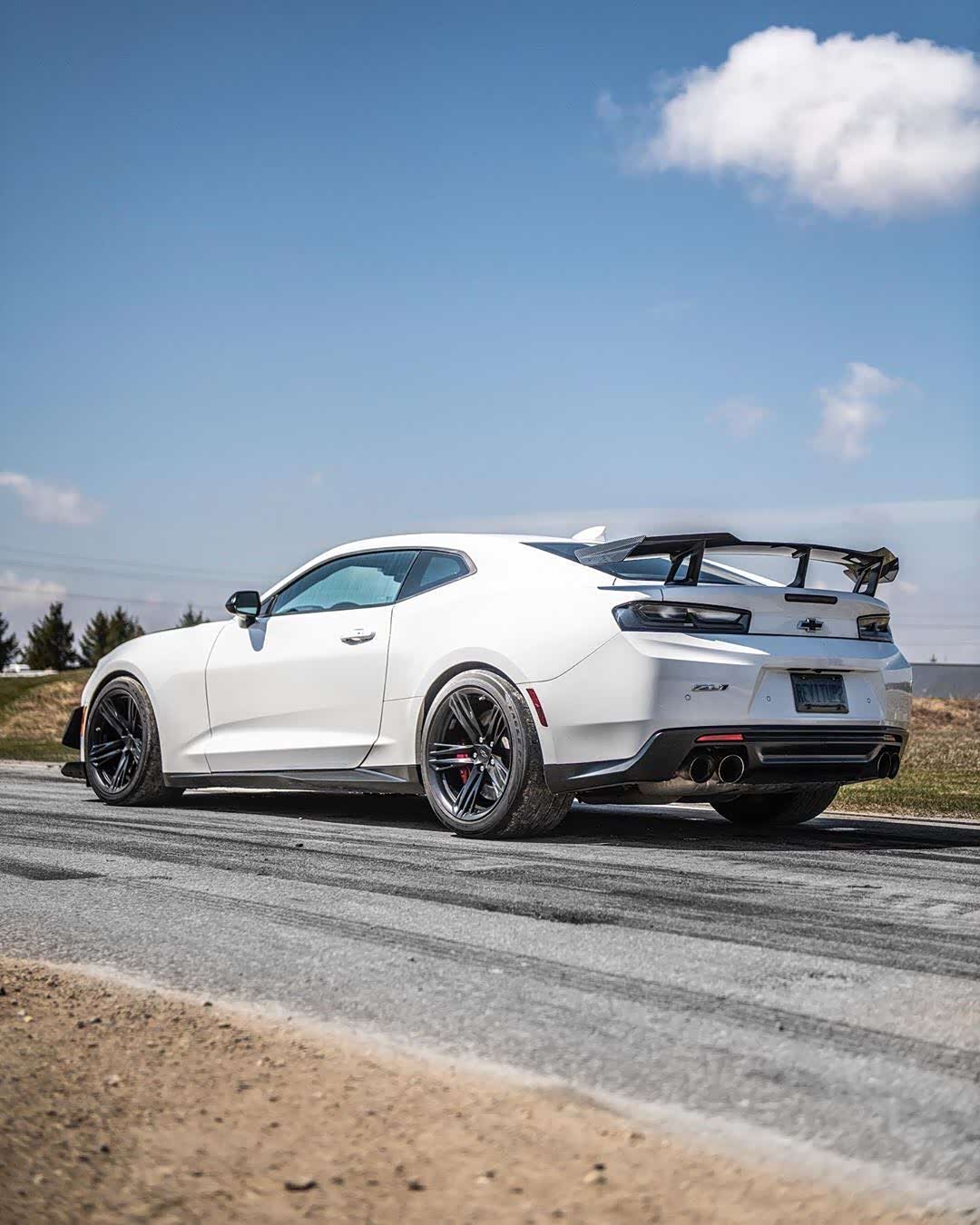 罕见白色科迈罗!大排量v8机增搭配手动变速箱,刺激!