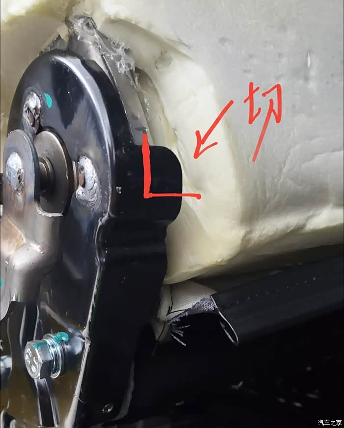 改副驾座椅放倒,新加主驾扶手.