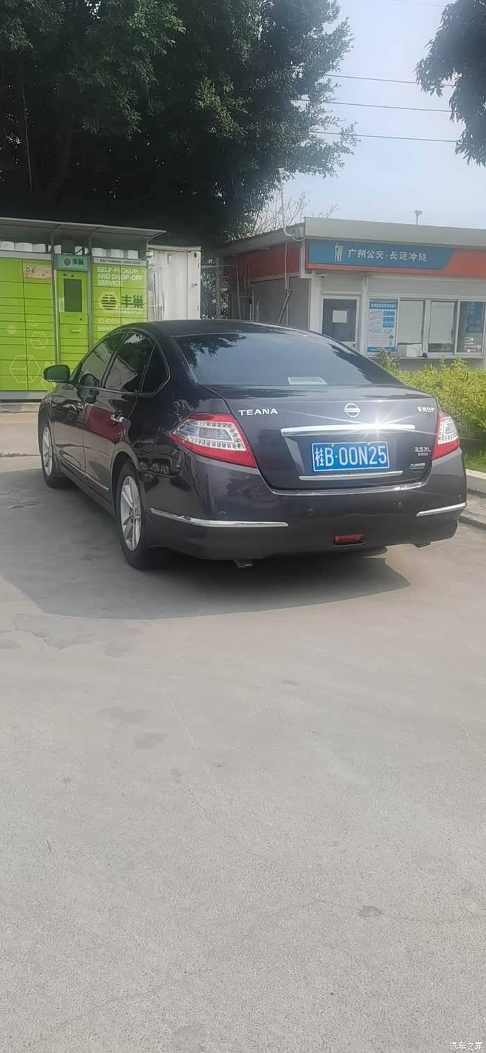 情怀车05款日产天籁!15年的车龄依然从容的走在路上!