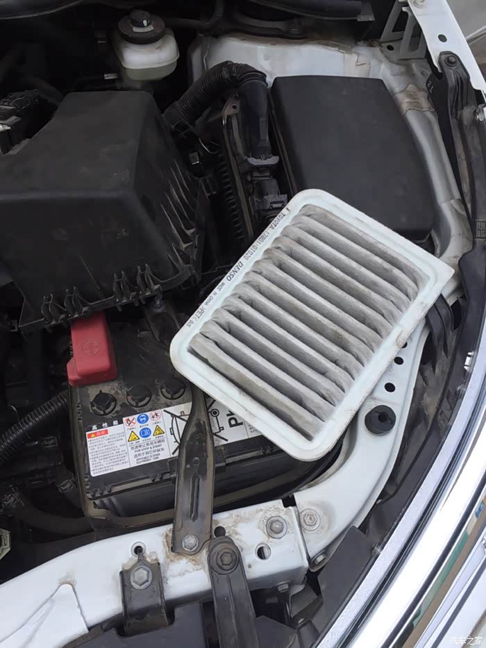 一汽丰田卡罗拉更换空滤机滤常规检查作业
