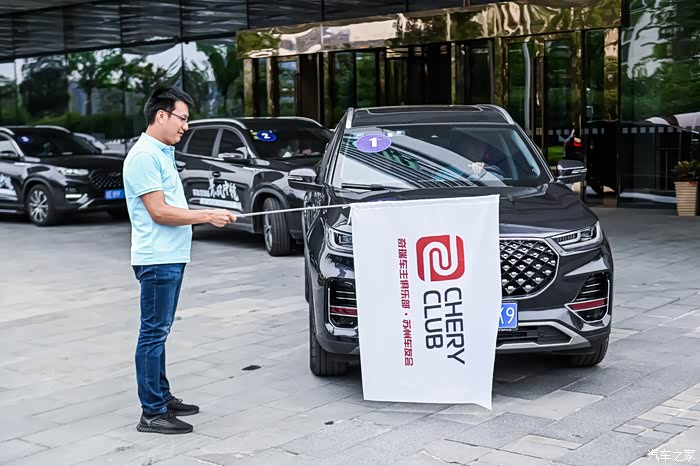 准备发车,我负责挥旗