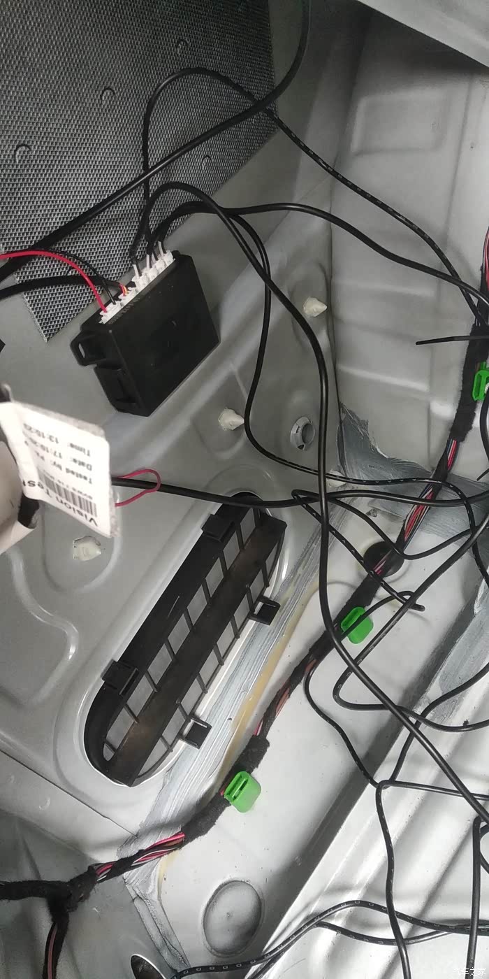 19桑塔纳手动风尚低配自己装了个倒车雷达后保险杠篇