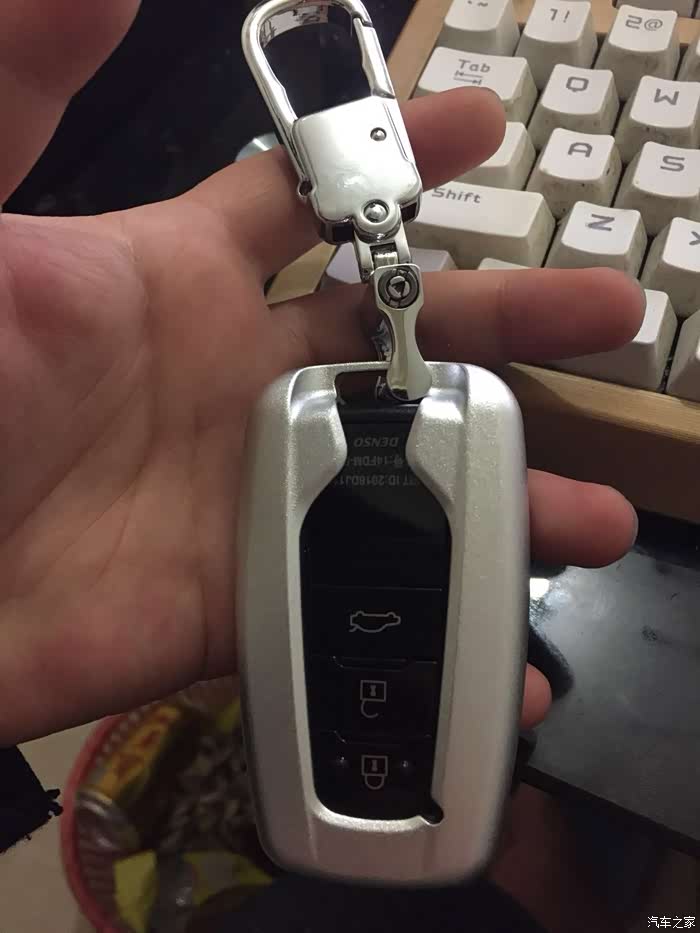 八代凯美瑞的车钥匙太丑了