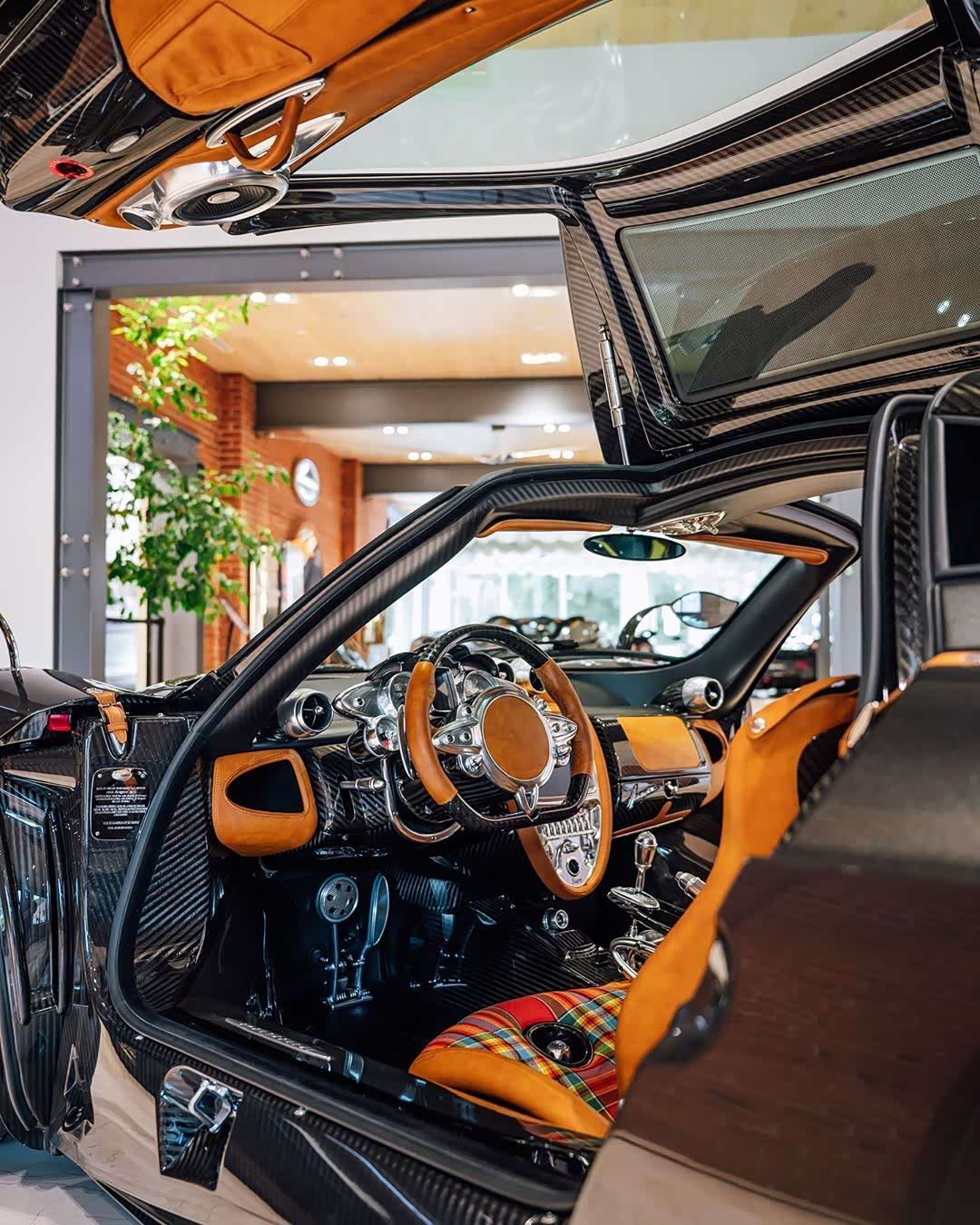 帕加尼huayra roadster内饰都是亮点!