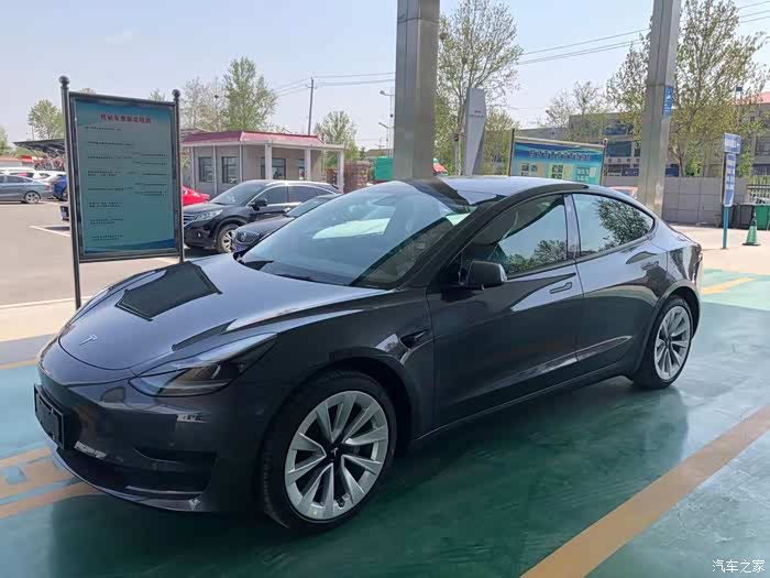 model3冷光银提车了,有小惊喜!