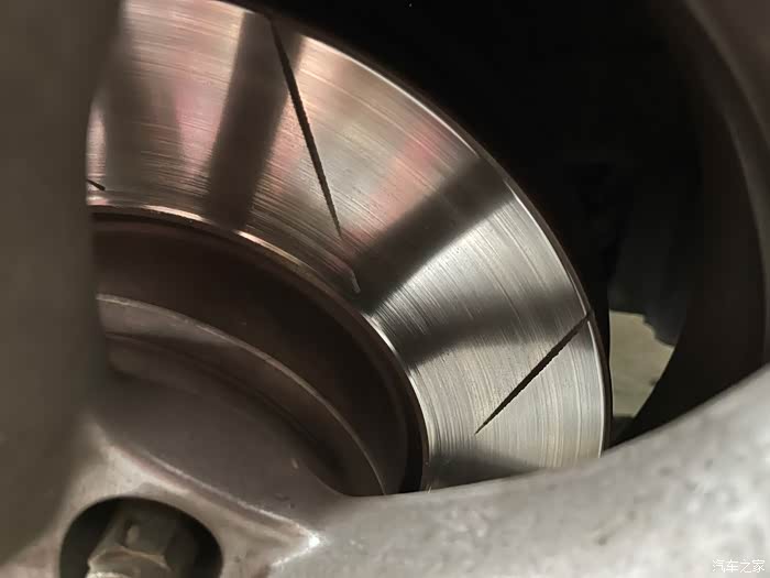 前轮刹车盘磨损异常