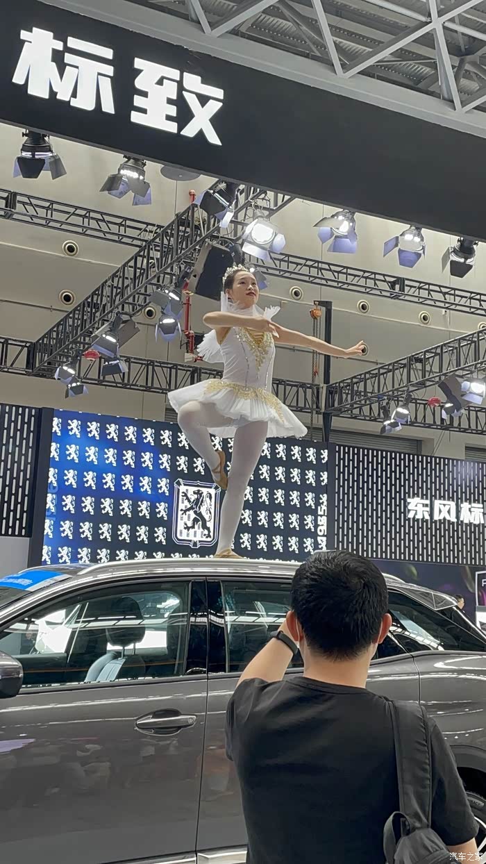 【图】车展全新4008 5008 车顶芭蕾_标致4008论坛_汽车之家论坛