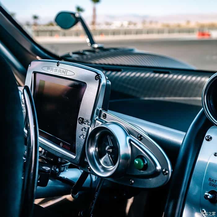 赛道上的帕加尼 zonda r!