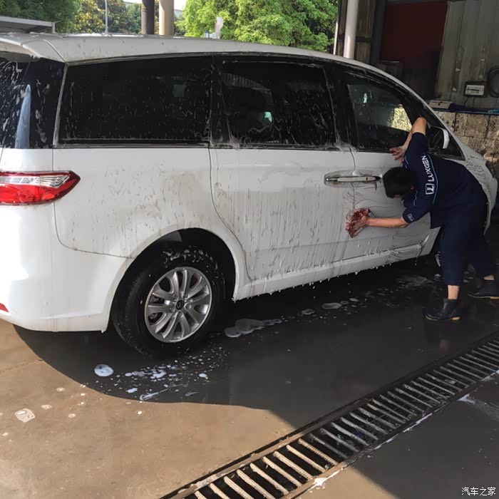 大7 mpv提车洗车车(2)