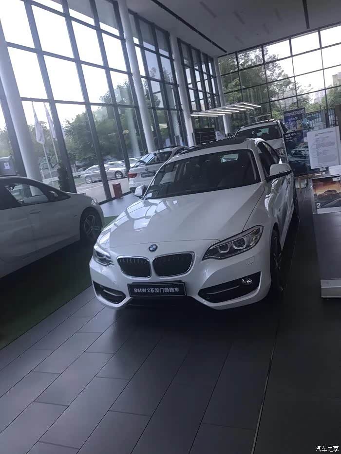 宝马220i硬顶红色红色红色谁有图