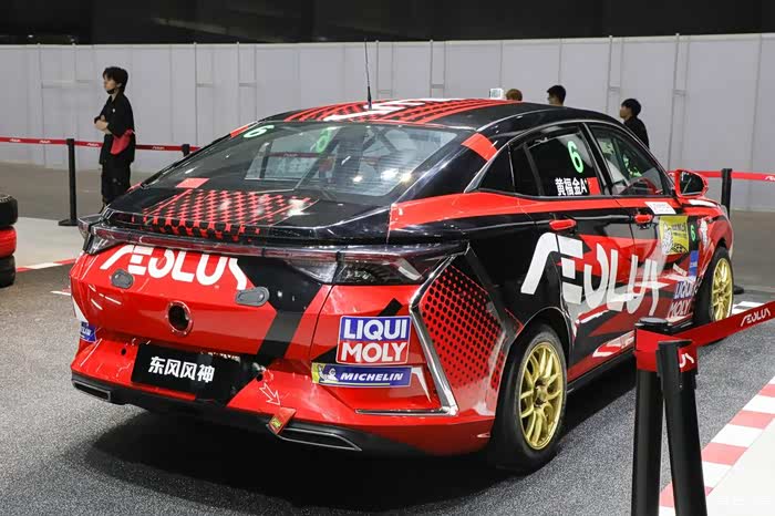 东风风神奕炫赛车版更加的酷炫