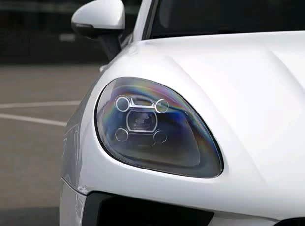 保时捷macan蛙眼大灯依旧经典而帅气