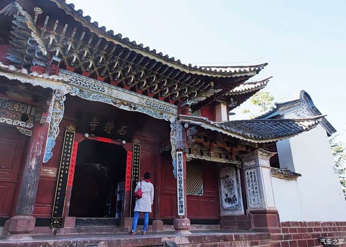 周末自驾石钟寺看石窟