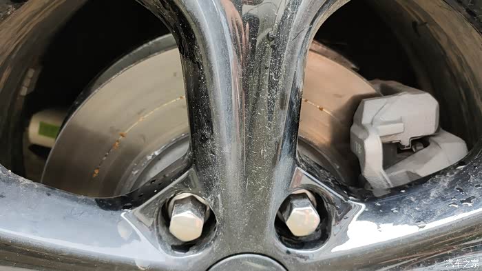 迈锐宝xl新车两周刹车盘刮痕问题