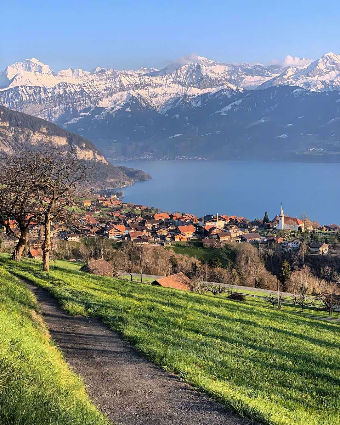 春天的瑞士风景美如画