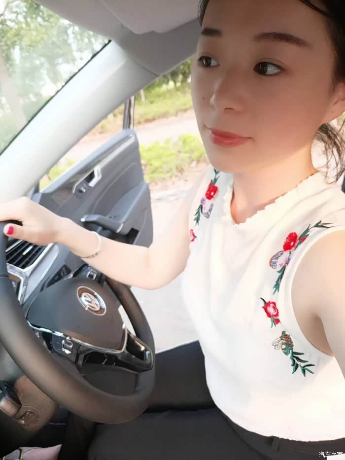 帕萨特新提媳妇臭美自拍